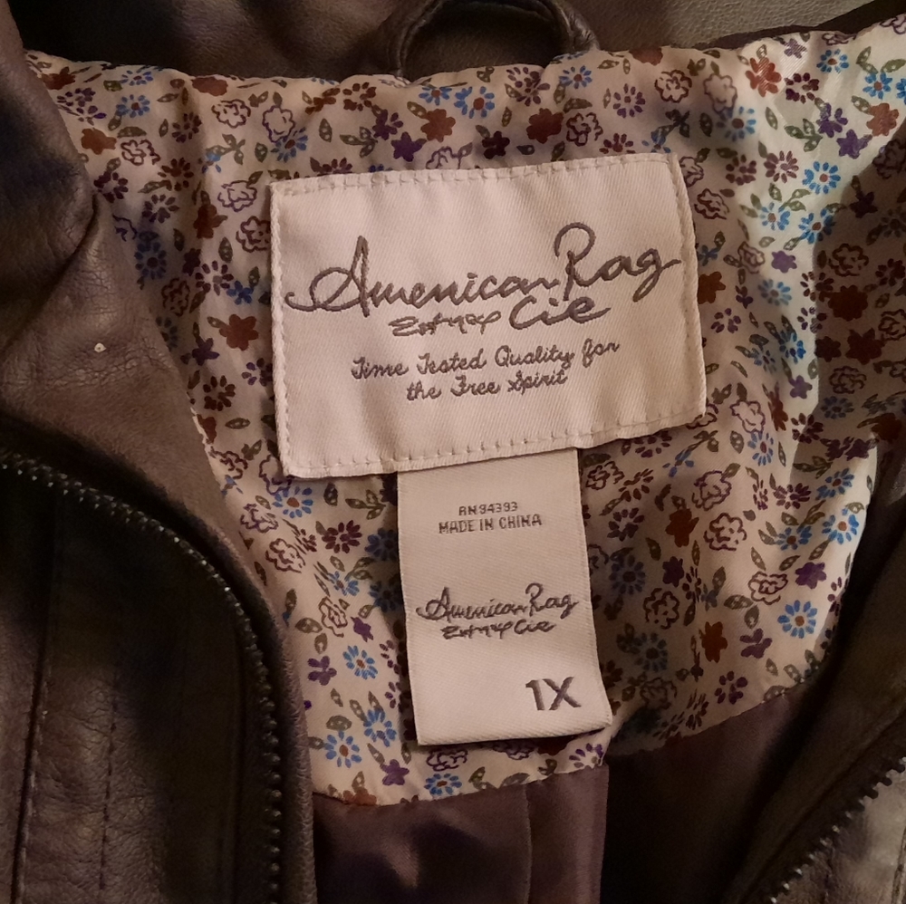 Feminine cut Leather Motorcycle Jacket - Picture 14 of 14